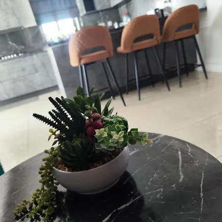 Ocean Breeze Apartment *